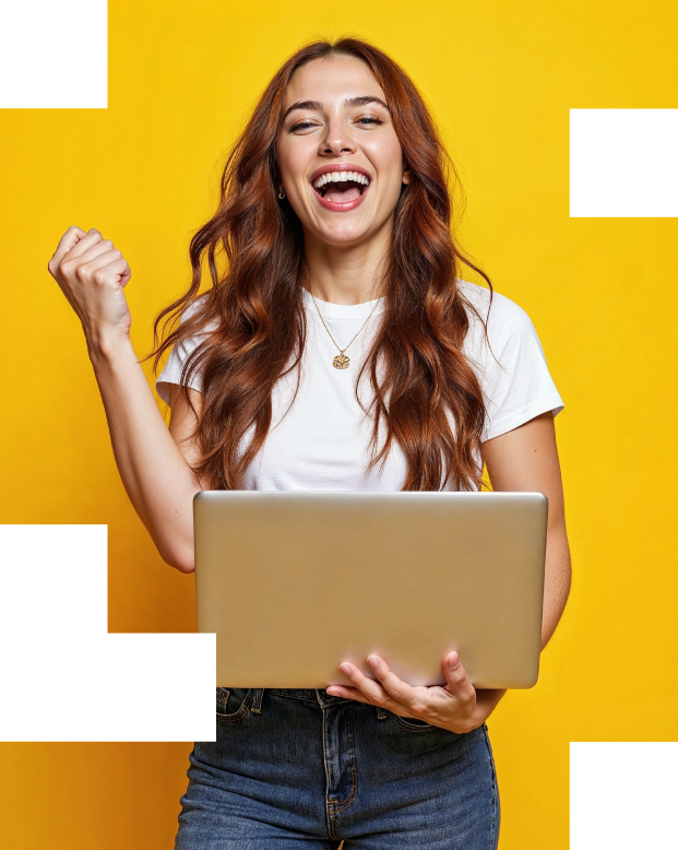Mulher feliz com laptop